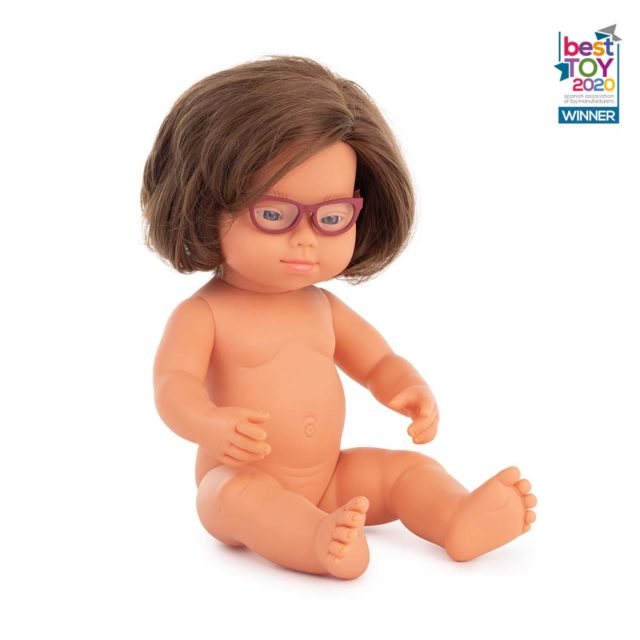 Muñeca caucásica Síndrome Down con gafas 38 cm